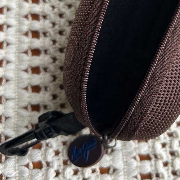 Maui Jim Textured Brown Sunglasses Case - Picture 2 of 4